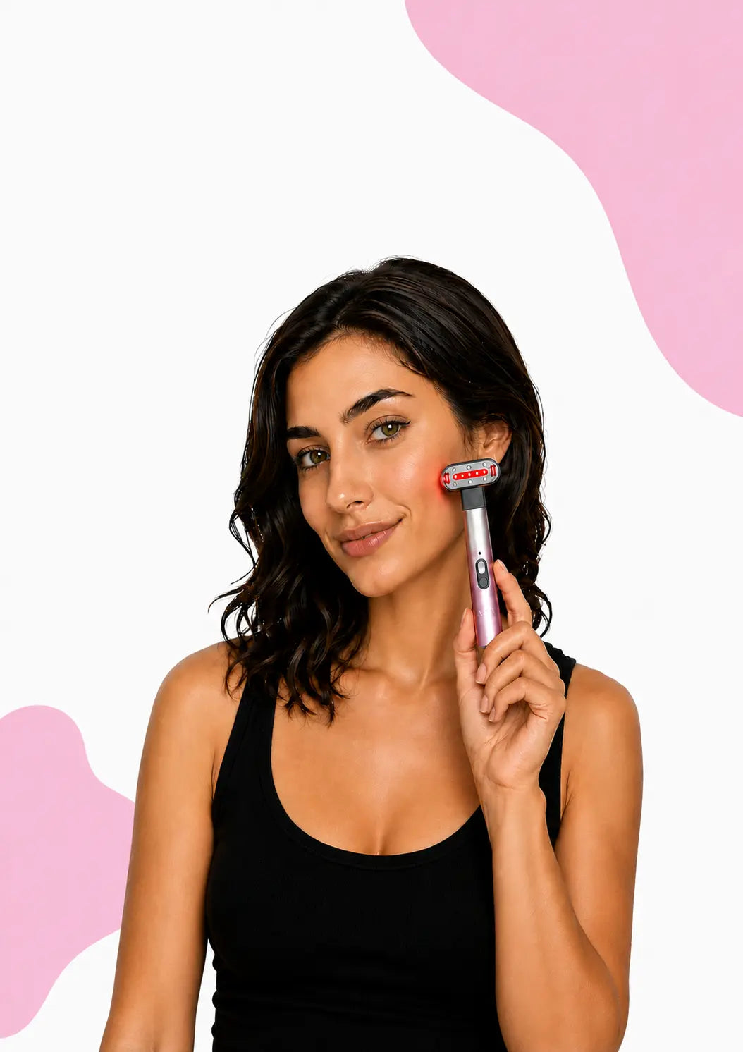 Alimentation et peau : femme souriante avec son appareil AYLI LUMINA