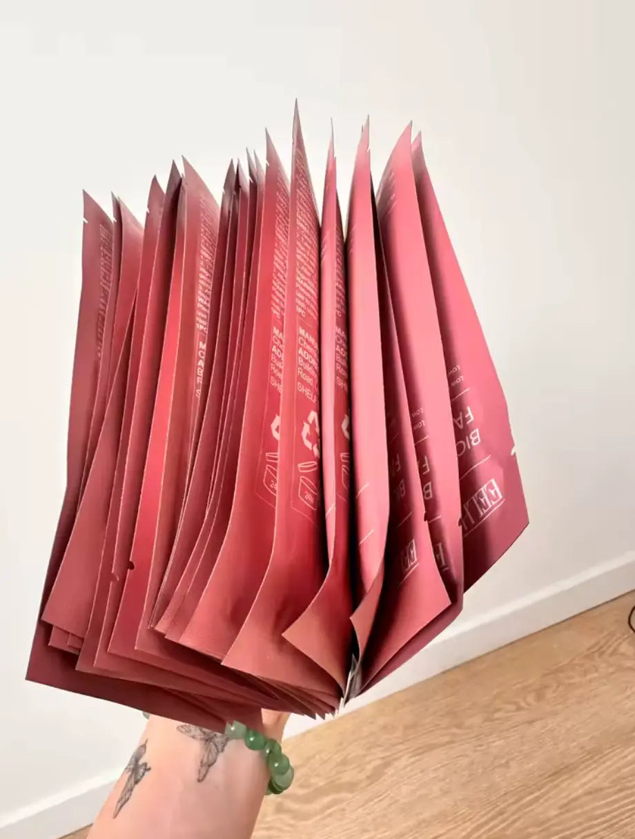 Témoignage d'une cliente satisfaite sur l'efficacité du masque au collagène AYLI SKIN pour une peau nourrie et un teint éclatant.