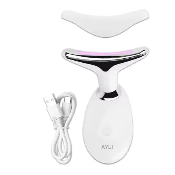 "Visuel présentant le sculpteur facial AYLI avec son câble USB, soulignant son fonctionnement sans fil et sa forme ergonomique adaptée aux courbes du visage."
