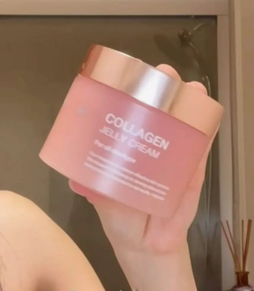 "Avis client illustrant le résultat avant-après et l'éclat de la peau après l'utilisation de la Collagen Jelly Cream."