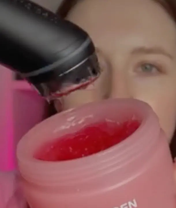 "Avis client montrant la texture onctueuse du gel rose Collagen Jelly Cream de AYLI SKIN."