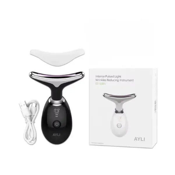 "Vue d'ensemble du coffret AYLI comprenant le sculpteur facial noir, le câble de recharge USB, la notice d'utilisation et la boîte d'emballage."